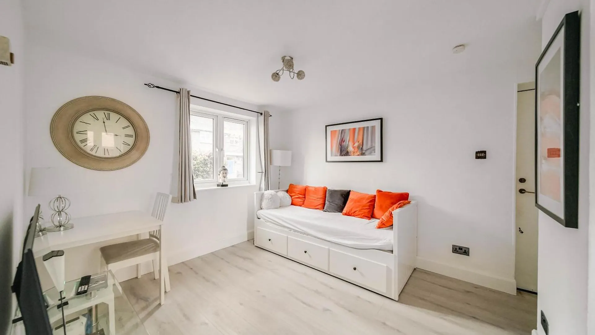 Lara'S Place In Canada Water - 1 Double Bed, 1 Sofa Bed Londres